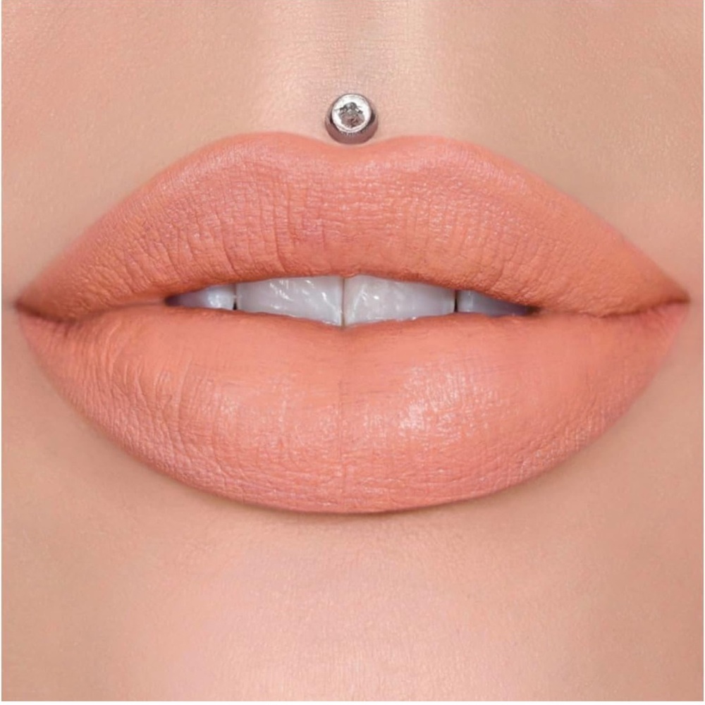 BASIC HTML Jeffree Star Velvet Trap